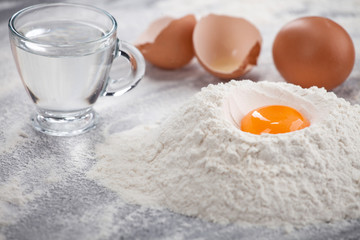 Jajka na stolnicy © Olo