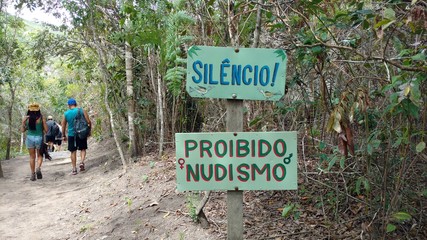 Fototapeta premium Proibido nudismo