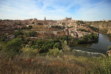 Fototapeta na wymiar Panorama of the medieval city of Toledo.