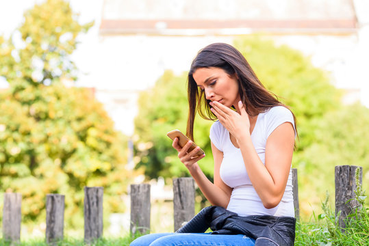 A woman receiving bad news on her Smartphone	