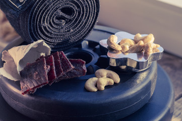 high-protein snack between the approaches, cashew nuts and chopped beef.