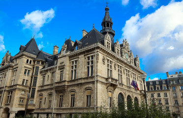 Fototapeta na wymiar The town hall of Vincennes city.