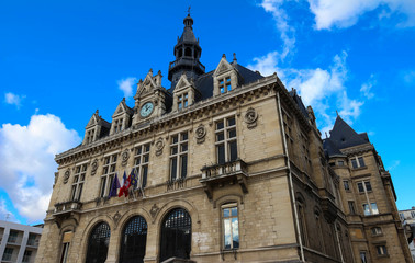 Fototapeta na wymiar The town hall of Vincennes city.