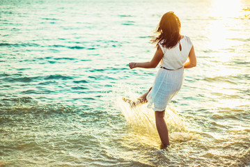Fototapeta na wymiar A woman runs around the sea and is happy
