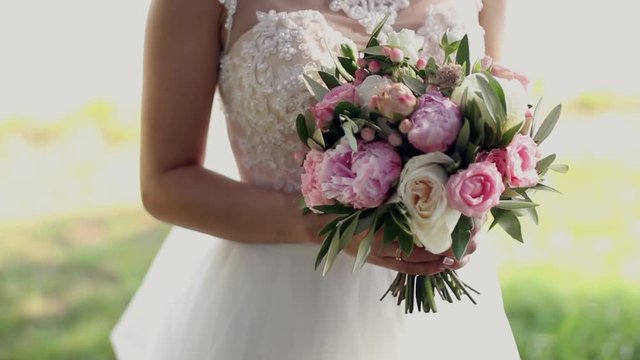 Bridal bouguet in slow motion