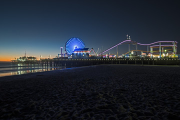 Full Santa Monica Pier nignt