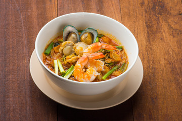 tom yam seafood noodle