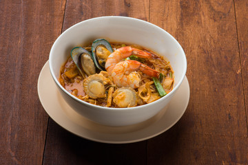 tom yam seafood noodle