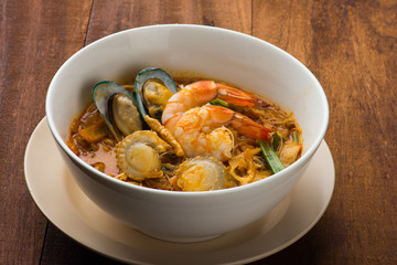 tom yam seafood noodle