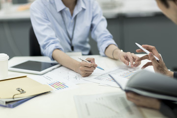 ビジネス　ミーティング