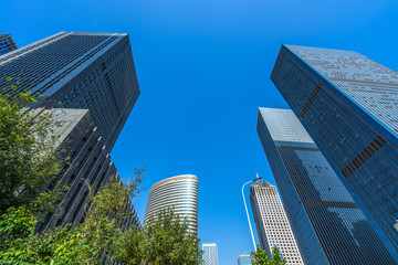 Obraz premium architectural complex with green trees against sky in downtown, china.