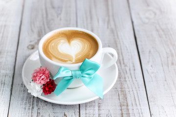 Obraz na płótnie Canvas Hot coffee cafe latte on wood table