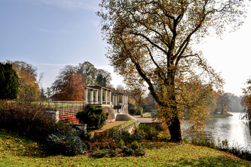 Pergola am Schwanenteich, Herbst in  Putbus auf Rügen
