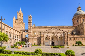 Foto op Canvas Palermo, Sicilië, Italië. Het aartsbisschoppelijk paleis (links) en de kathedraal © Valery Rokhin