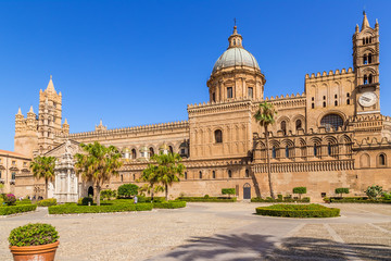 Palermo, Sicilië, Italië. De voorgevel van de kathedraal (Cattedrale di Vergine Assunta), de lijst van cultureel werelderfgoed van UNESCO