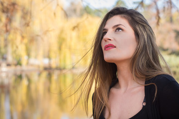 Naklejka premium Beautiful young woman in nature