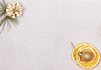 этикетка новогодняя лежит на столе есть место для...