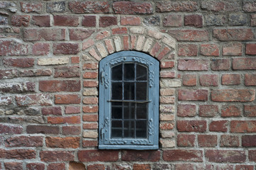 Fototapeta na wymiar Brick wall with old window 