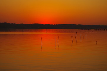 湖の日没