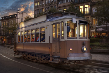 Fototapeta na wymiar Porto Straßenbahn