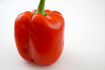 Peperone rosso su sfondo Bianco