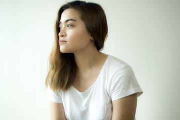 Obraz premium A portrait of a woman wearing a white shirt