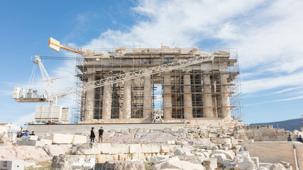 Obraz premium Acropolis, Athens, Greece - October 24, 2017: Many tourists from different nations visit the Parthenon temple on the Acropolis hill.