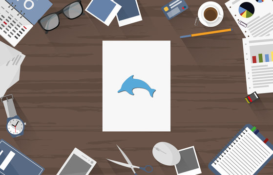 Delfin - Dokument auf Schreibtisch