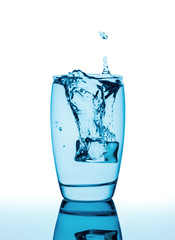 Splashing water with ice cubes