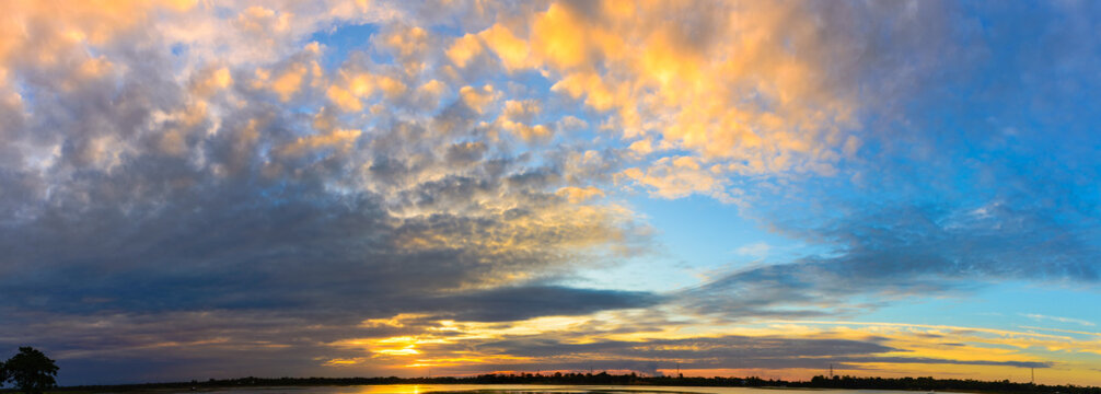 Panorama Colorful sunset of sky