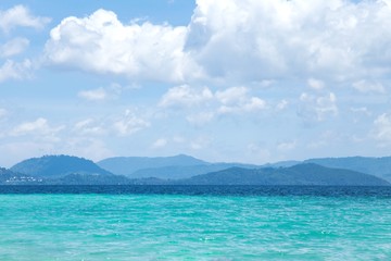 Fototapeta na wymiar The beautiful Andaman Sea in Thailand.