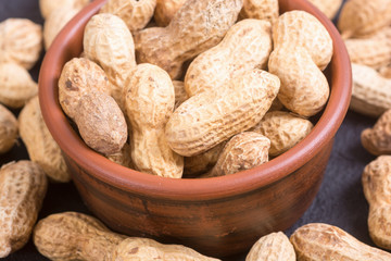 Peanuts in shells