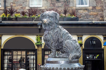 Sculpture of Greyfriars Bobby was a Skye Terrier which became known in 19th-century Edinburgh for supposedly spending 14 years guarding the grave of its owner until he died himself on 14 January 1872 - obrazy, fototapety, plakaty