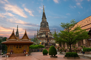 Naklejka premium wat yai chai mongkol