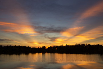 Fototapeta premium Natural sunset or sunrise at ocean or the lake