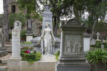 Fototapeta na wymiar Dettaglio del cimitero acattolico di Roma, detto cimitero degli Inglesi, o anche 