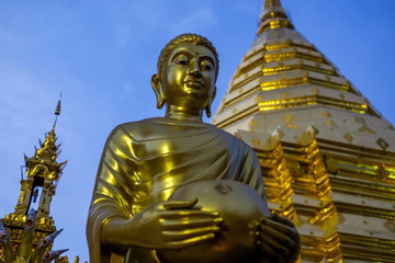 Obraz premium Wat Phra That Doi Suthep is mountain temple in Chiang Mai, northen Thailand.