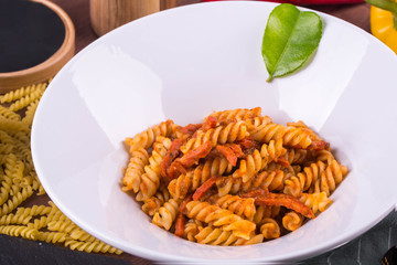 Paste in the Mexican sauce with spicy sausages