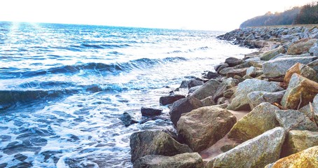 Kamienie nad brzegiem morza  © blesz