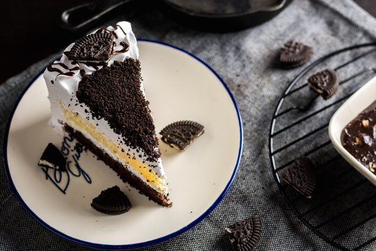 Delicious Tasty Fresh Cookies And Cream Cake ,sweet Bakery Dessert