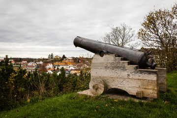 Salute canon standing on Kirkeheia, with Grimstad city seen below in the background.
