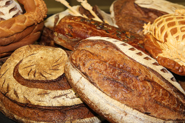 bread, bakery, fresh, food, wheat, background, loaf, rye, white, brown, flour, whole, meal, isolated, breakfast, healthy, organic, grain, bake, wooden, crust, breads, table, nutrition, homemade, close