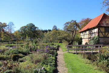 Fototapeta na wymiar Klostergarten des Klosters Mariensee