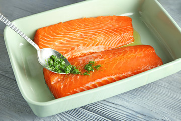 Marinating salmon fillet in baking dish