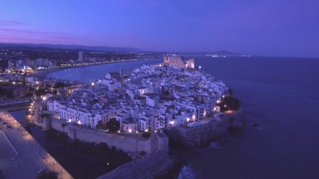 Pe&ntilde;&iacute;scola a vista de drone.  Pe&ntilde;iscola es una bonita poblacion perteneciente a Castellon, Comunidad Valenciana