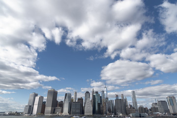 Fototapeta premium Halo of clouds over lower Manhattan