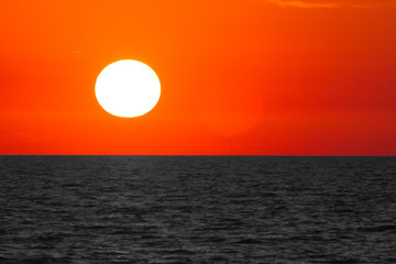 Fototapeta na wymiar Sunset sea horizon