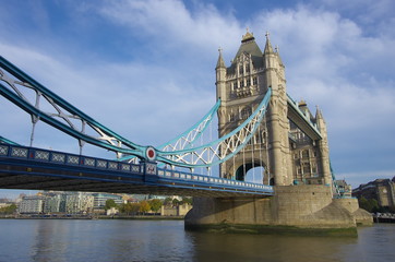 Fototapeta na wymiar The Tower bridge on a sunny morning