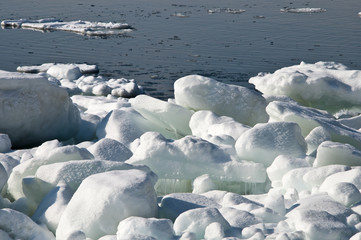 接岸した流氷 © kinpouge