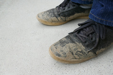 泥だらけの靴